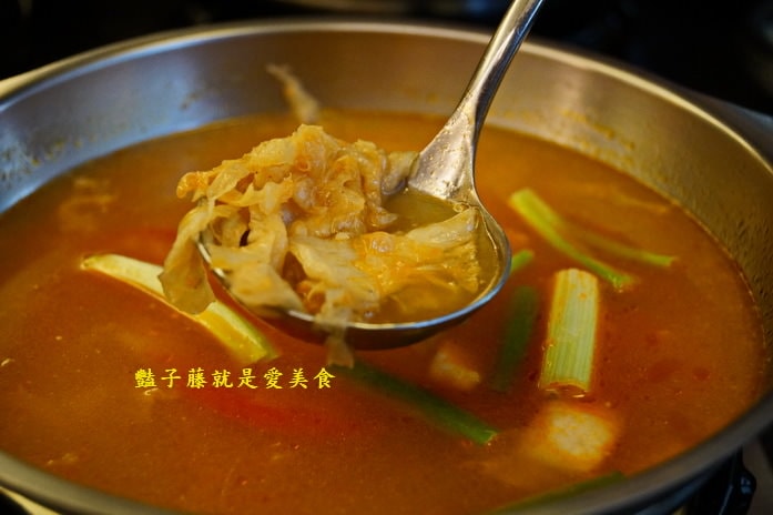 鍋無二極鮮鍋物.豐原火鍋巴蜀麻辣.東北酸菜.金黃泡菜道地好湯頭【豔子藤就是愛美食】