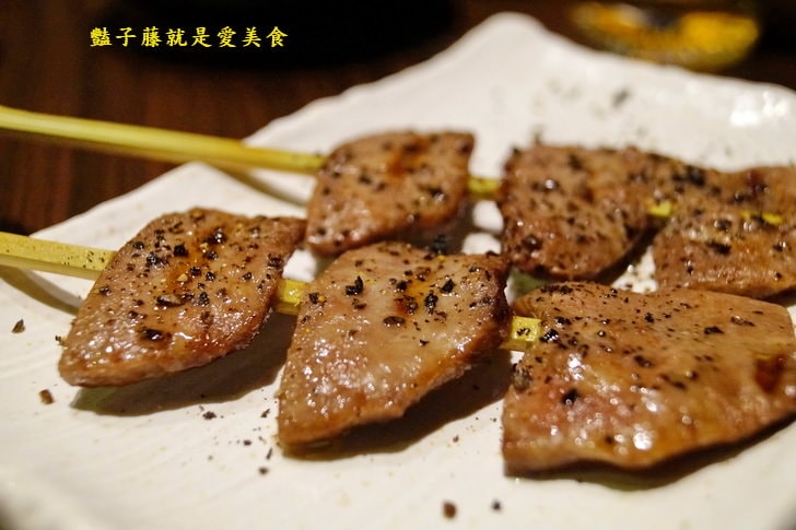 【新竹城隍廟美食】新竹Moibon炭火串燒．日式居酒屋也有好吃的美式炭烤沙朗牛排．甜點日式烤麻糬燒完美必點
