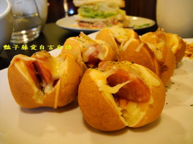 焗烤德式腸雞蛋糕大推．大坡咖啡館【豔子藤就是愛美食】
