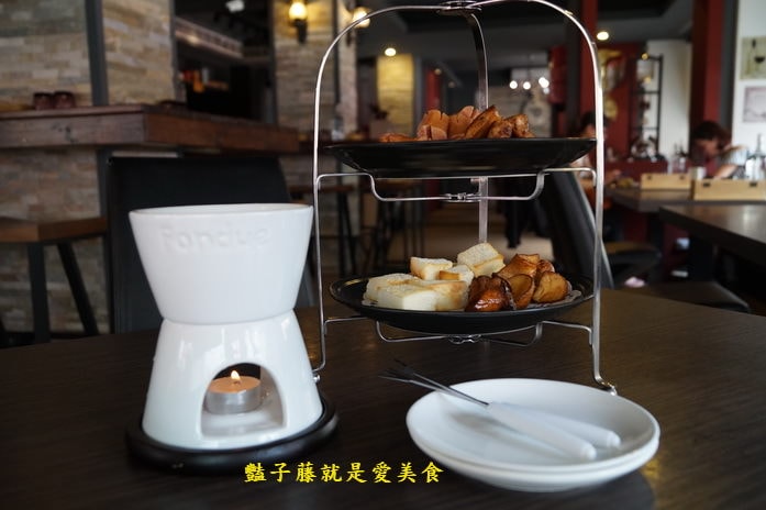 【彰化員林火車站美食】原覺咖啡．沒有湯的瑞士起司鍋．豔子藤就是愛美食