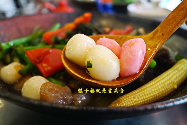 台中逢甲美食饗蔬職人．超酷馬克杯蔬菜牆．很妙的湯圓芋圓台韓蔬食滷味【豔子藤就是愛美食】