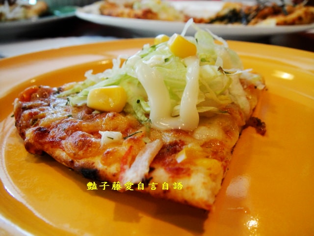 台中異國美食＆弗卡夏義式廚房。手工義式薄皮披薩+非點不可的脆薯和轟炸雞腿【豔子藤就是愛美食】