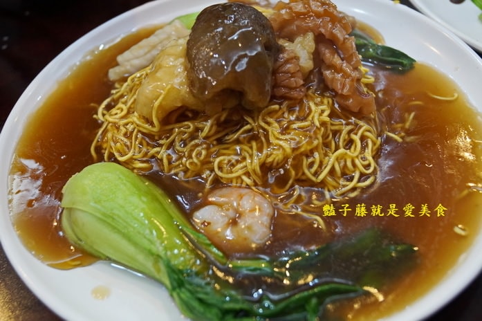 鑫旺角茶餐廳．台中北平路美食．香茜牛肉腸粉好吃推薦．鬼馬炒飯很厲害【豔子藤就是愛美食】
