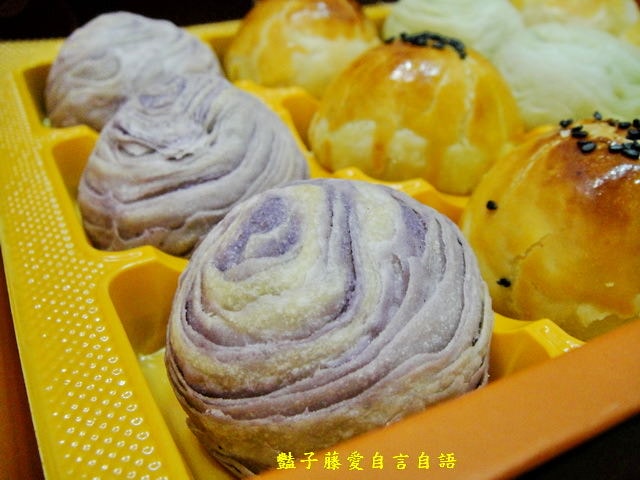 中秋節月餅怎能不吃蛋黃酥．丹尼思烘焙坊【豔子藤就是愛美食】