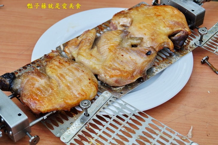 【夯伯燒烤萬用爐】360度自動旋轉炭火烤肉爐．翻轉吧！輕鬆烤全雞．豔子藤就是愛美食