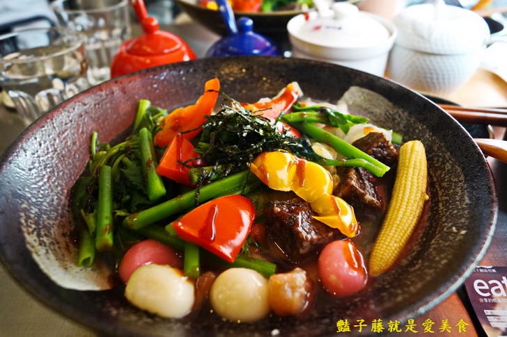 台中逢甲美食饗蔬職人．超酷馬克杯蔬菜牆．很妙的湯圓芋圓台韓蔬食滷味【豔子藤就是愛美食】