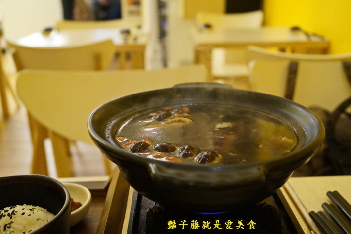 湯藝術老爺下麵．鐵板牛小排和何首烏雞肉鍋太搶戲．臺中市大里美食【豔子藤就是愛美食】