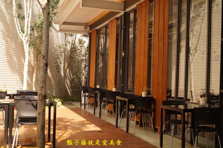 【光蠟樹喫茶館】台中下午茶.QQ珍珠冰淇淋鬆餅.丹麥金磚吐司.奶蓋綠茶.抹茶綠拿鐵.豔子藤美食地圖