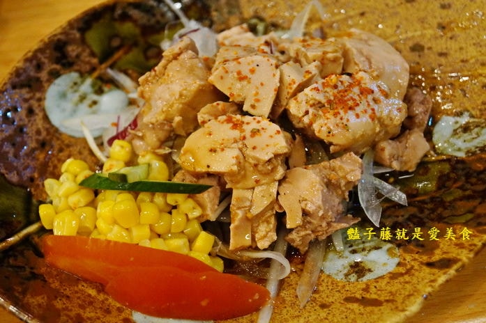 東來屋平價日式燒烤．霸王鮮蚵太吸睛串燒肉串好好吃【豔子藤就是愛美食】