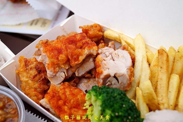 【醬吃雞腿排一中店】一中商圈益民商圈在地小吃．獨門醬汁雞腿排．創意炸物起司蝦球和起司條好好吃