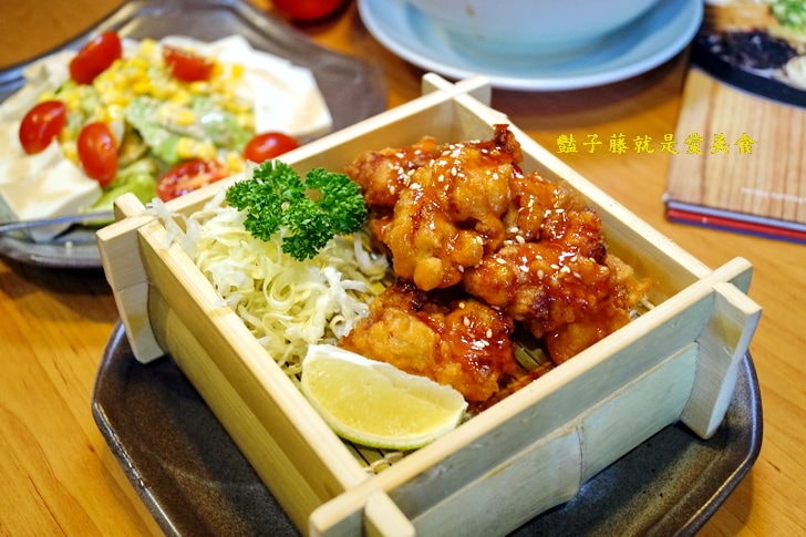 【麵屋一龍拉麵專門店】台中好吃拉麵推薦．豬肋排拉麵吮指回味．豚骨湯頭濃厚醇香．就愛海老蝦味拉麵