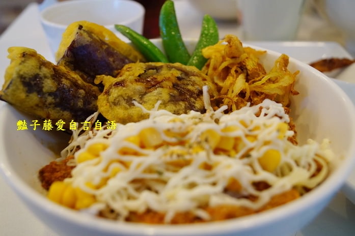 台中平價美食牛肉丼飯．凱撒盒子史上最Q起司米烏龍麵必吃推薦【豔子藤就是愛美食】