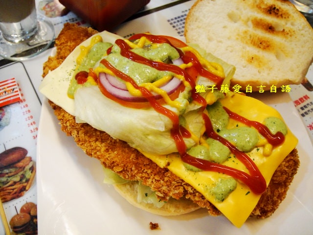 台中3mins美式餐廳豬肉花生培根起司美式巨堡大口吃【豔子藤就是愛美食】登上聯合新聞網首頁