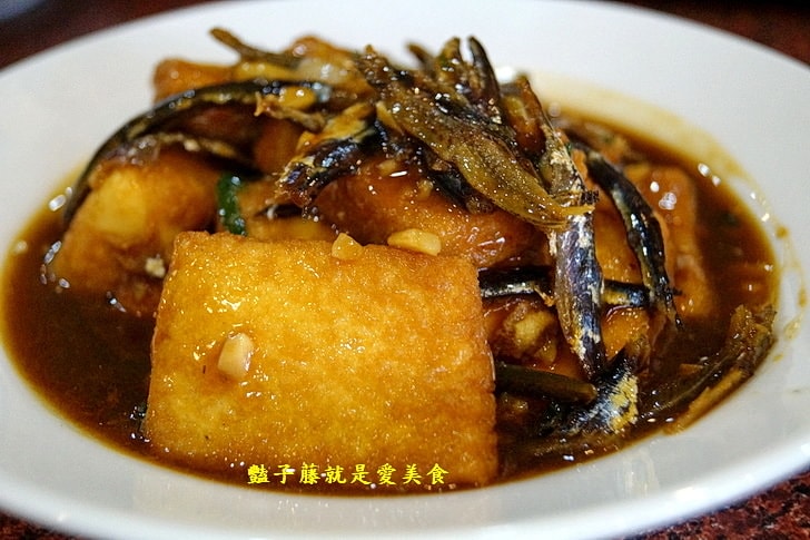 【大祥海鮮屋】台灣美食道地客家菜.台中西屯區美食.客家盆菜很經典.梅干扣肉與魚脯燜豆腐好吃又下飯
