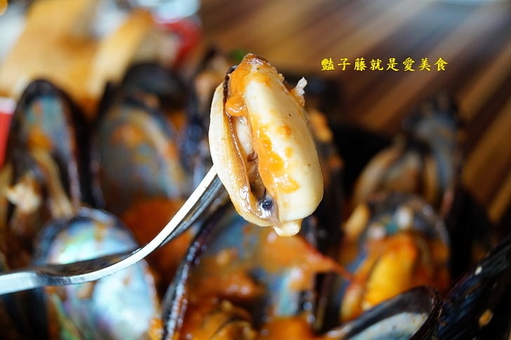 【Malt Share咖啡餐酒館】馬祖淡菜.好吃肥美正是好時節.牛肝菌野菇干貝燉飯煞是美味.佐酒開胃菜墨西哥辣雞翅