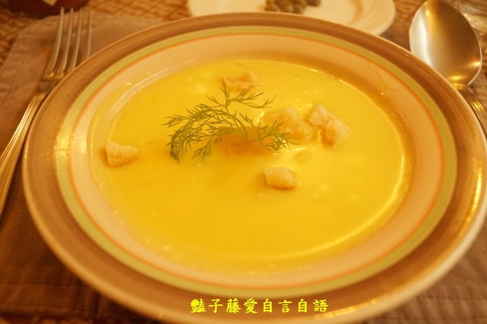 台中異國料理琵央卡義式餐廳．巷弄中的美食【豔子藤就是愛美食】