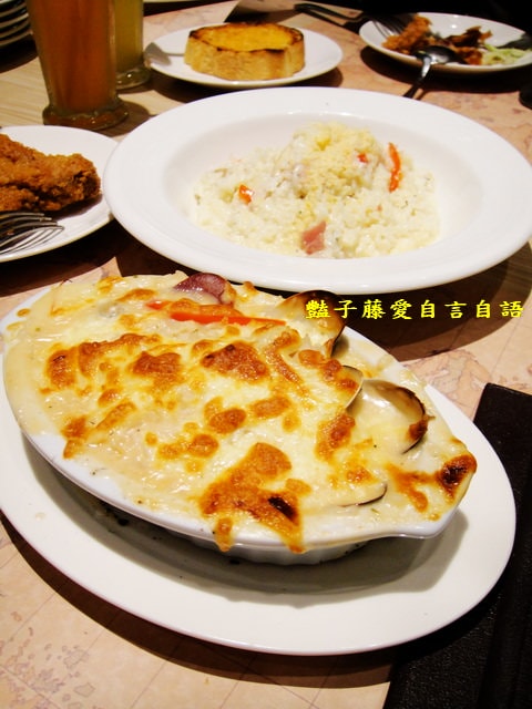 台中異國美食＆納尼亞義式餐廳手工窯烤披薩美味義大利麵吃到飽【豔子藤就是愛美食】