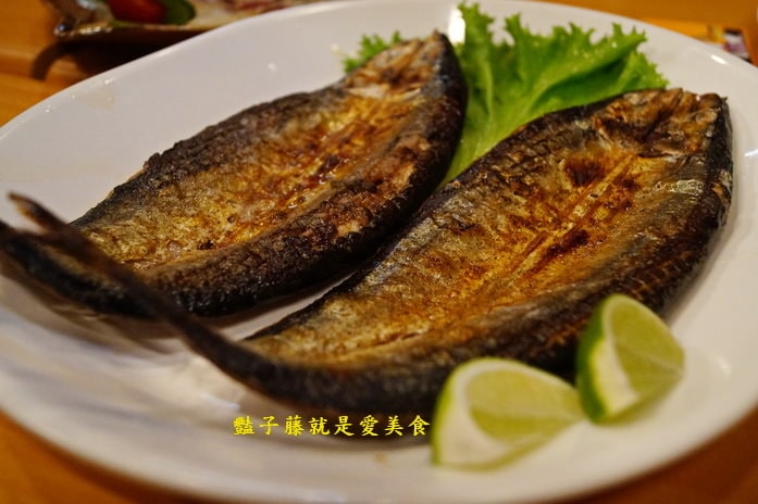 東來屋平價日式燒烤．霸王鮮蚵太吸睛串燒肉串好好吃【豔子藤就是愛美食】