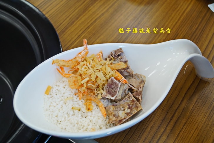 【蒸龍宴】台中大雅美食海鮮餐廳.秋蟹肥美.波士頓龍蝦鮮甜彈牙.精華粥底人間美味.蒸氣養生海鮮館.蒸食好料理