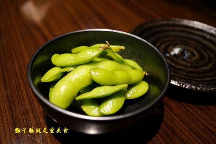 【新竹城隍廟美食】新竹Moibon炭火串燒．日式居酒屋也有好吃的美式炭烤沙朗牛排．甜點日式烤麻糬燒完美必點