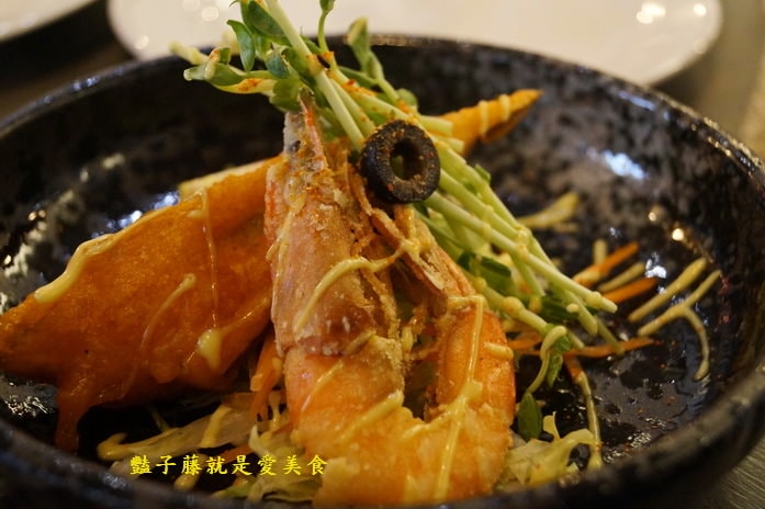 台中異國美食．昨日花卷跨界料理．血汗捏造牛肉堡招牌花卷好食【豔子藤就是愛美食】